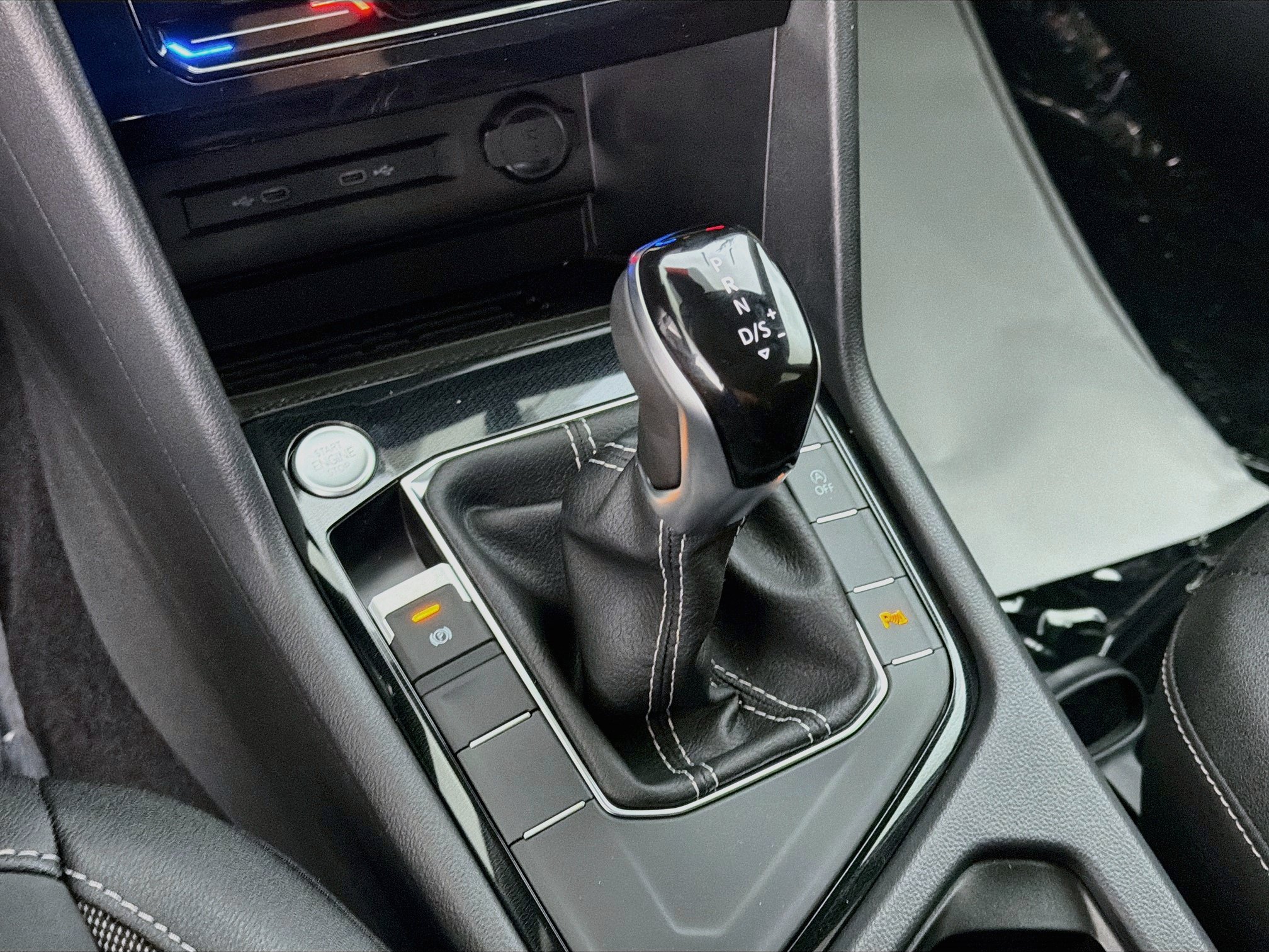 New 2026 Volkswagen Taos SE FWD image 15