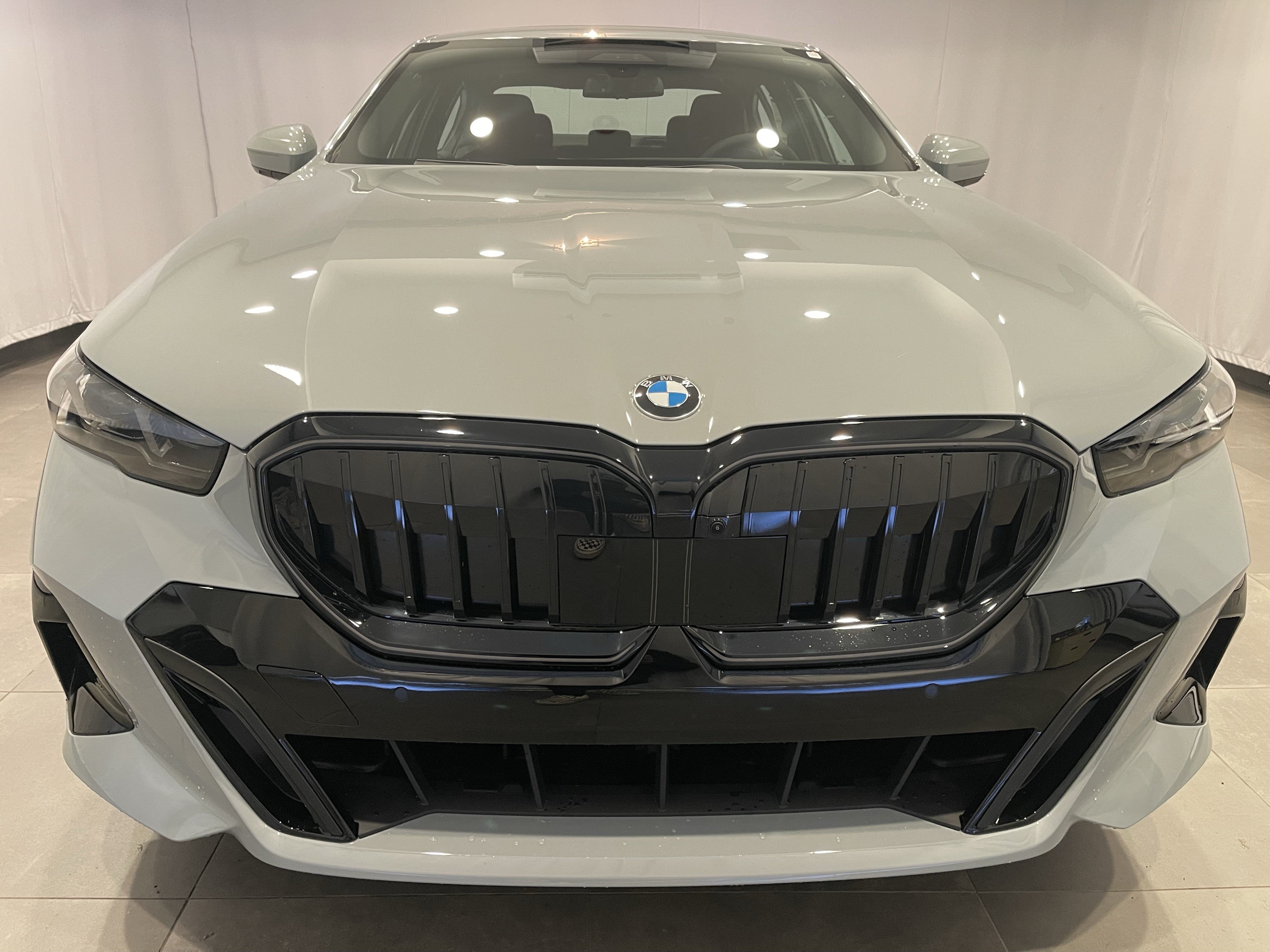 New 2027 BMW 540i xDrive w/ M Sport Package AWD/4WD image 2