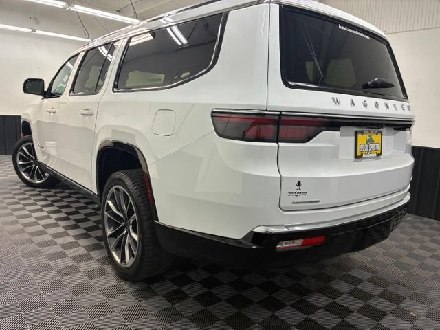 Used 2023 Jeep Wagoneer L Series III w/ Premium Group I AWD/4WD image 6
