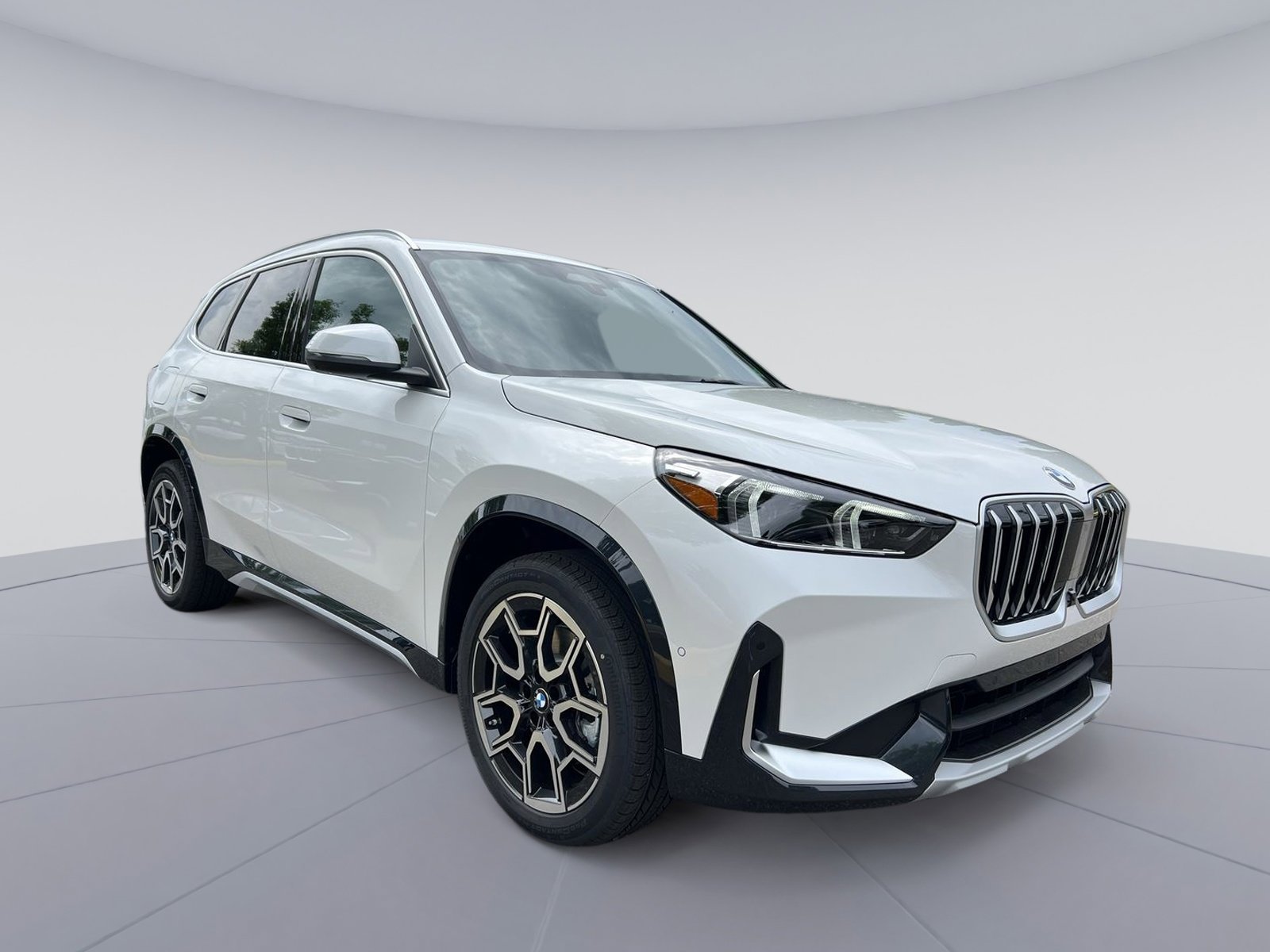 Certified 2025 BMW X1 xDrive28i w/ Technology Package image 7