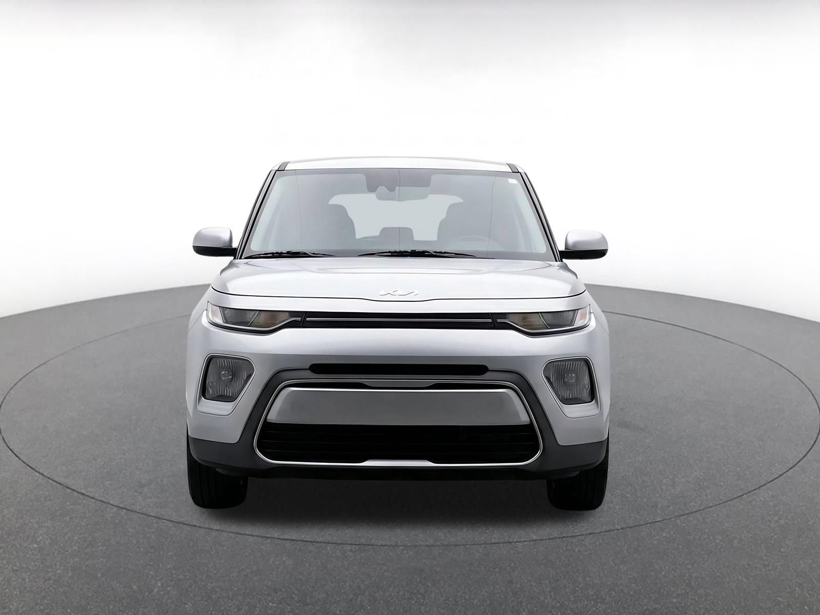 Used 2025 Kia Soul LX w/ LX Technology Package FWD image 2