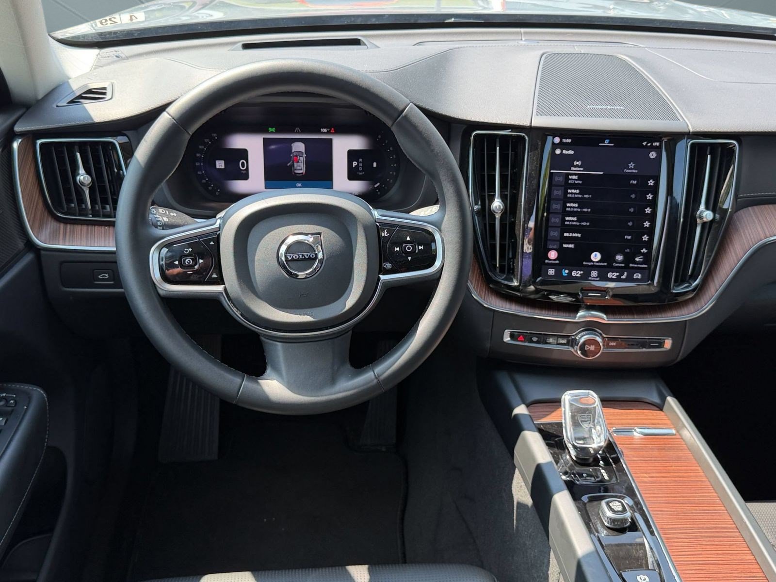 Used 2024 Volvo XC60 B5 Ultimate w/ Protection Package Premier AWD/4WD image 28