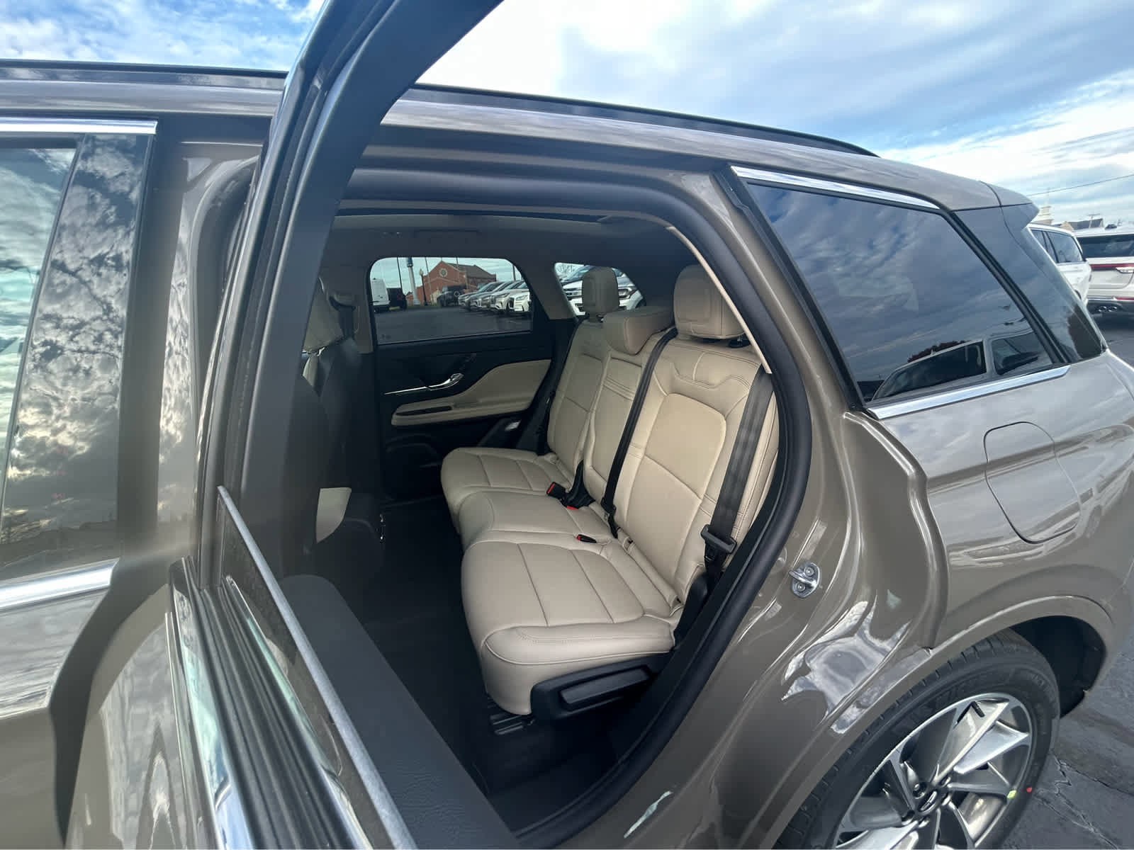 Used 2025 Lincoln Corsair Grand Touring image 12