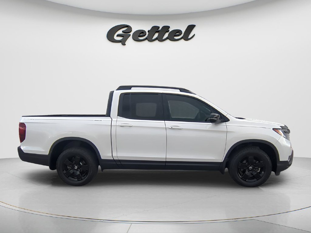 Used 2025 Honda Ridgeline Black Edition image 4