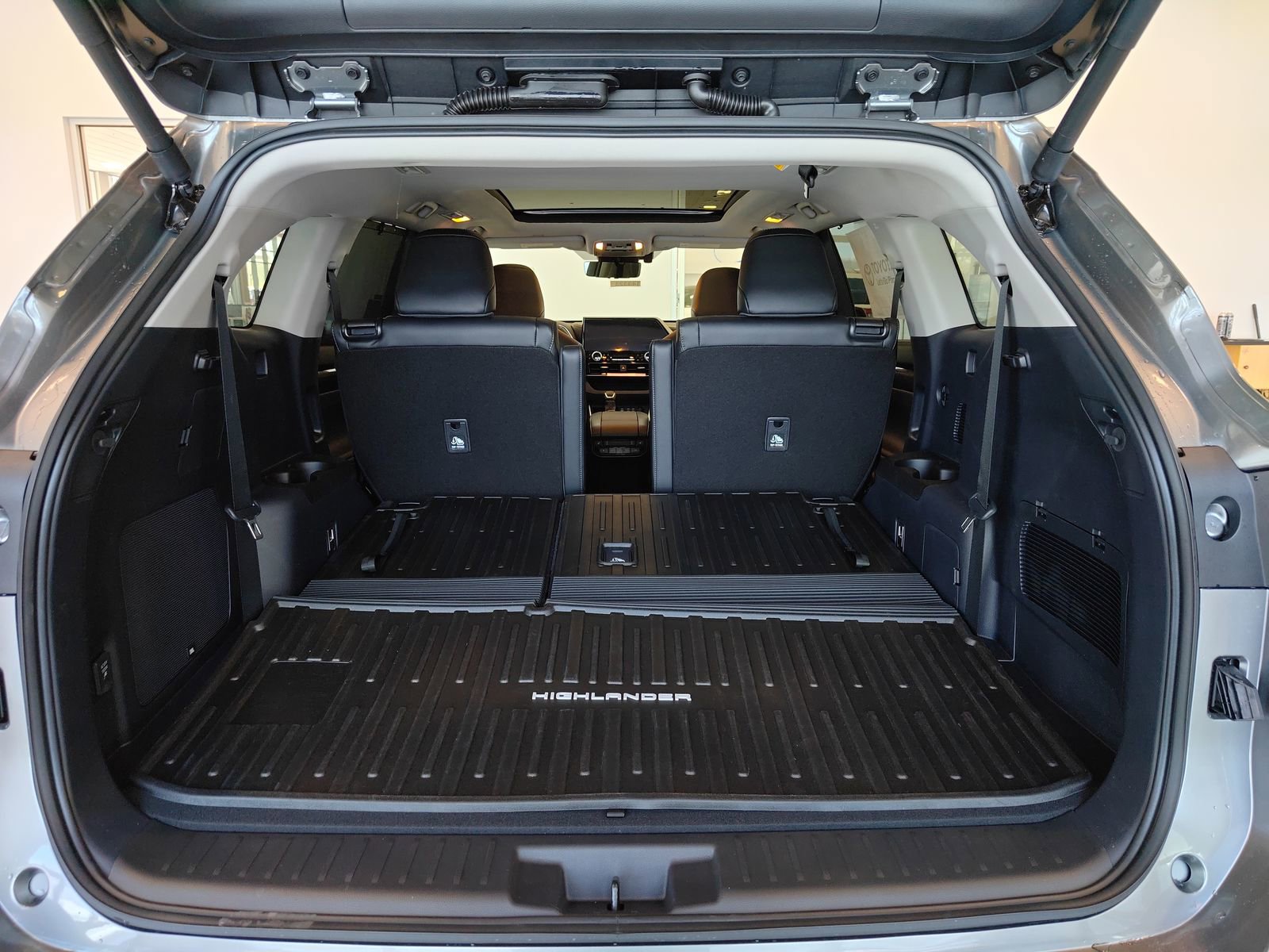 New 2026 Toyota Highlander Platinum image 16