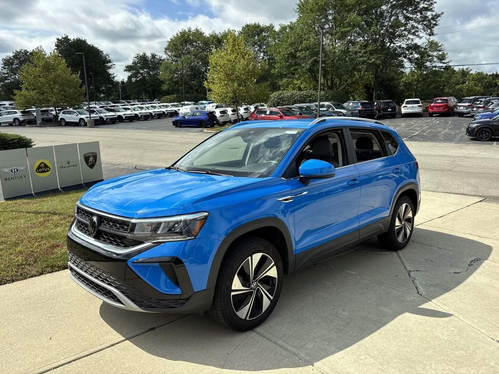 Used 2024 Volkswagen Taos SE image 3