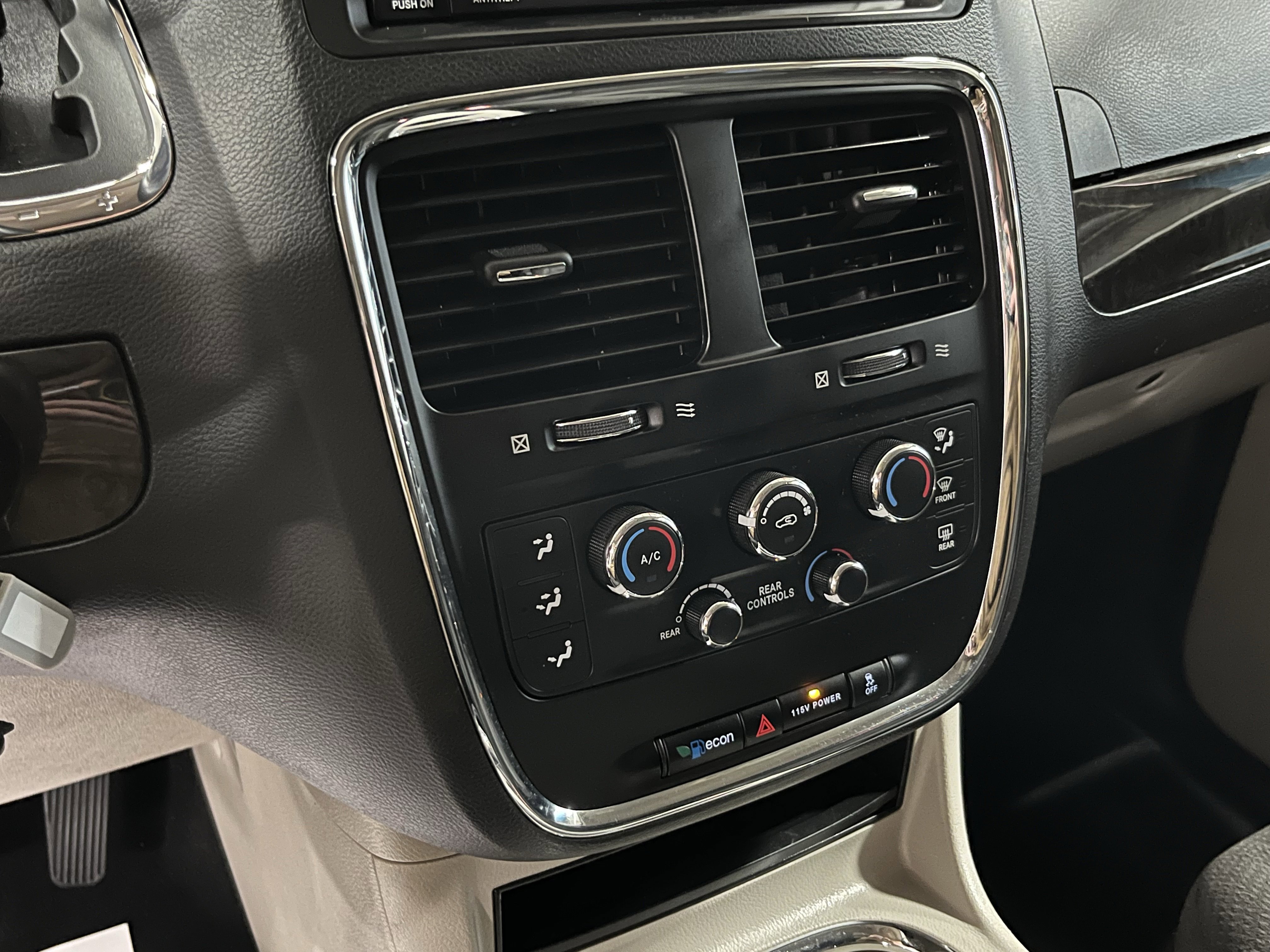 Used 2016 Dodge Grand Caravan SXT w/ Rear Park Assist Package image 22