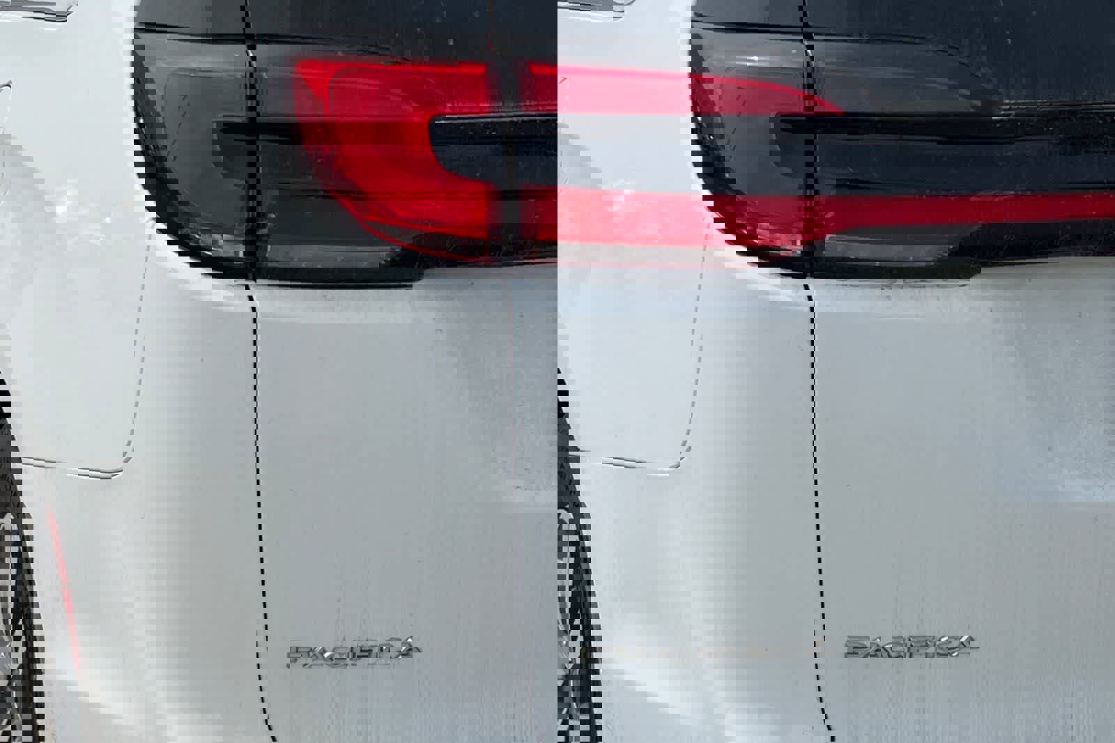 Used 2023 Chrysler Pacifica Limited image 13