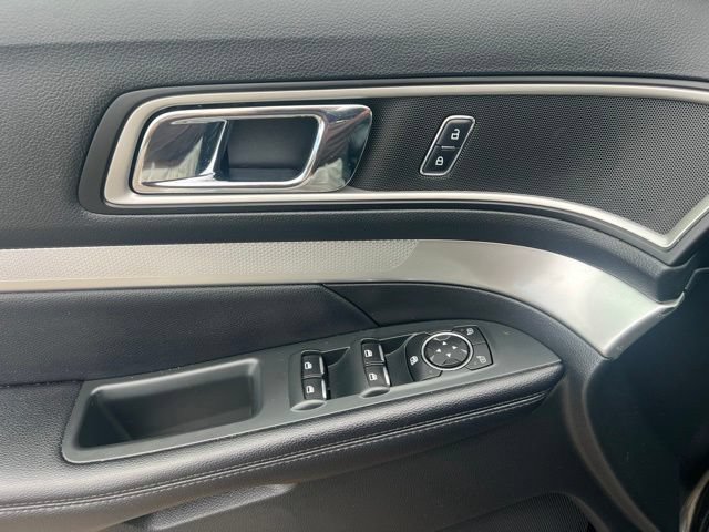 Used 2016 Ford Explorer XLT w/ Equipment Group 202A FWD image 24