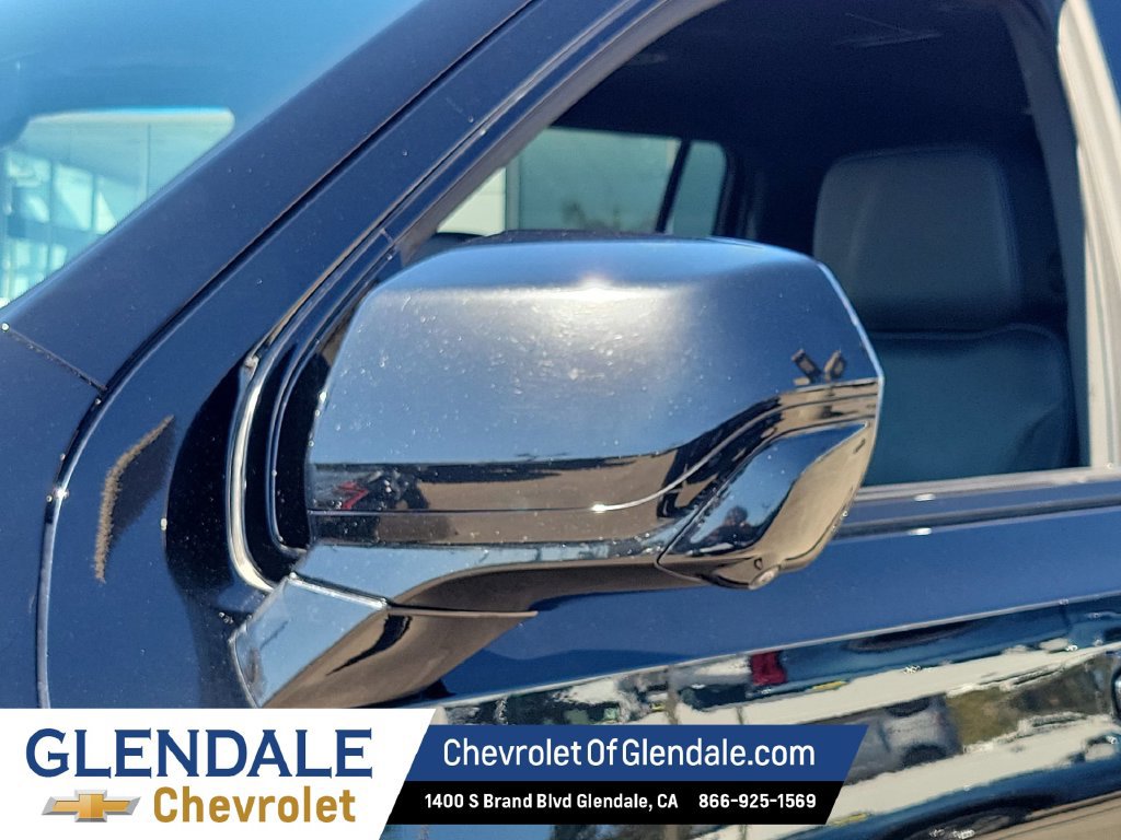 Used 2025 Chevrolet Suburban Z71 AWD/4WD image 19