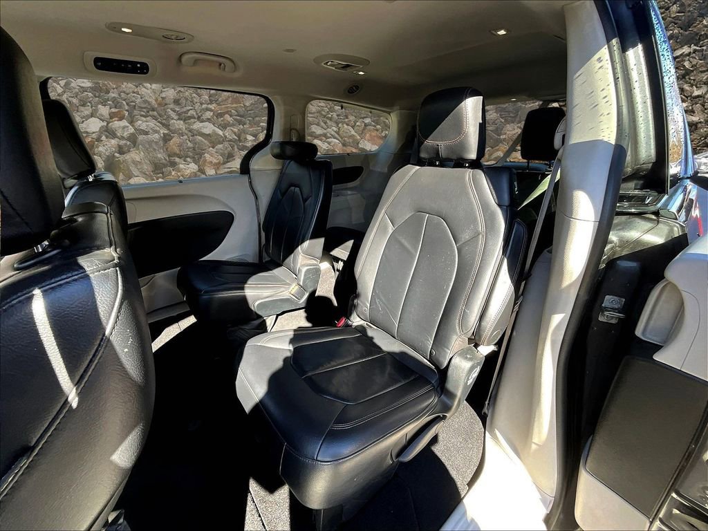 Used 2017 Chrysler Pacifica Touring-L image 23