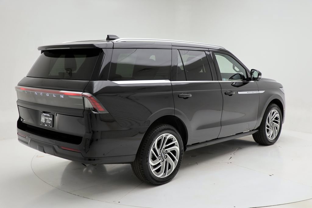 Used 2025 Lincoln Navigator Reserve AWD/4WD image 9