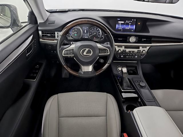 Used 2016 Lexus ES 300h w/ Premium Package w/Wood Trim FWD image 11