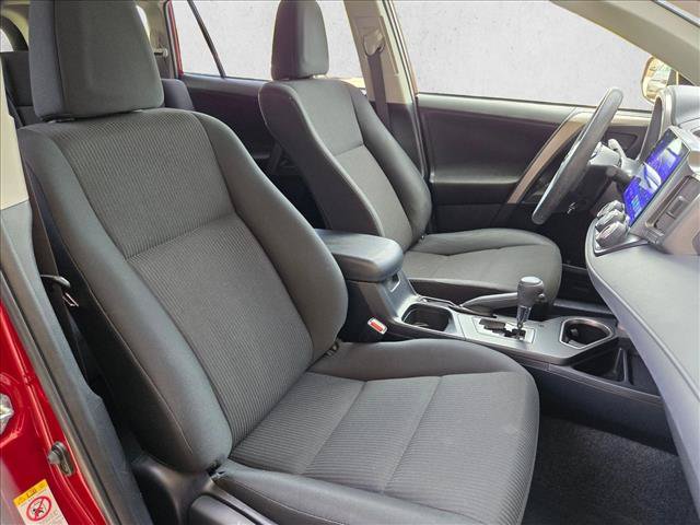 Used 2018 Toyota RAV4 LE FWD image 19
