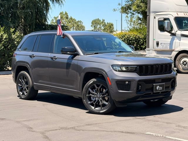 Used 2023 Jeep Grand Cherokee 30th Anniversary AWD/4WD image 2