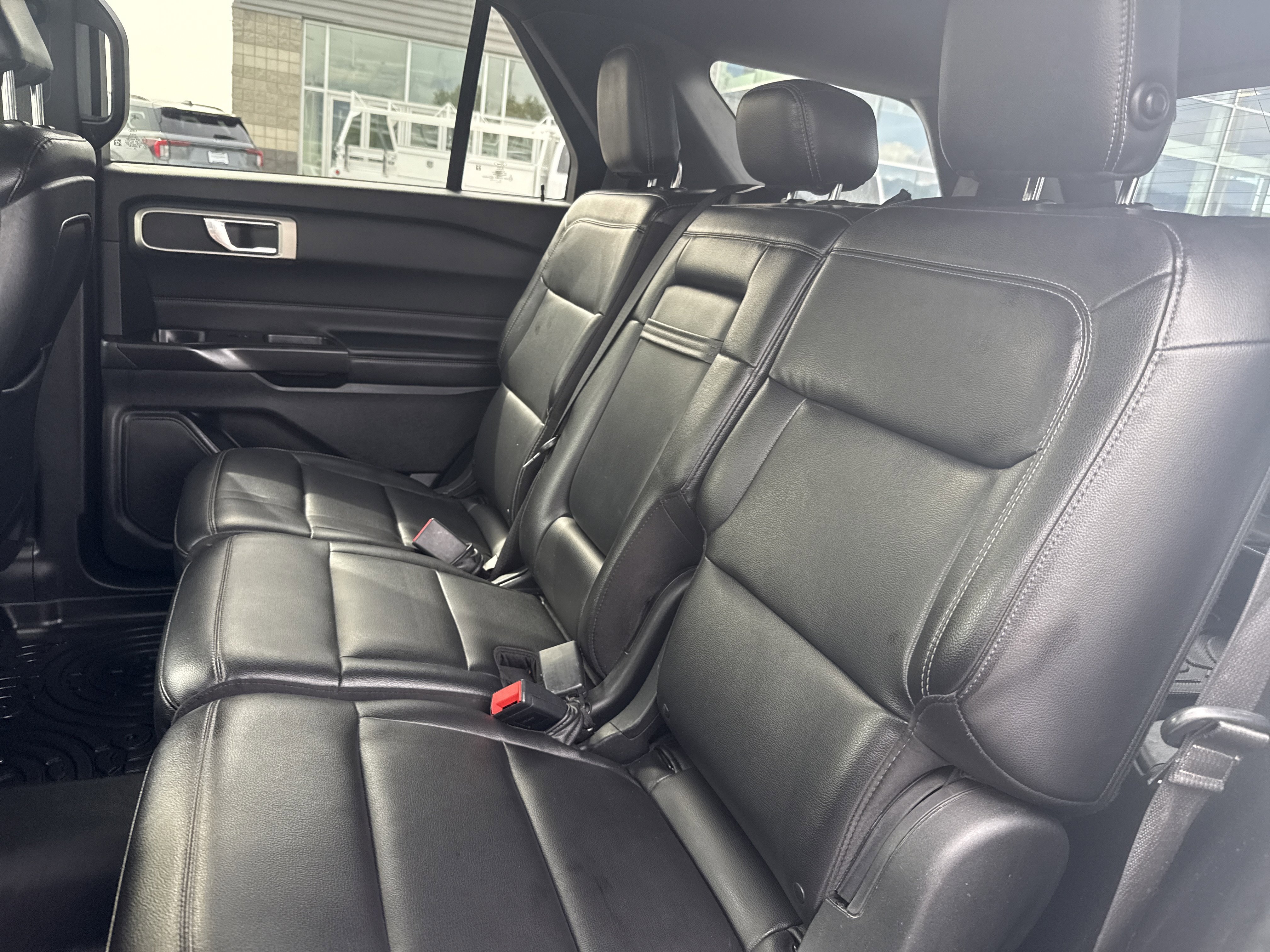 Used 2020 Ford Explorer XLT w/ Equipment Group 202A AWD/4WD image 24