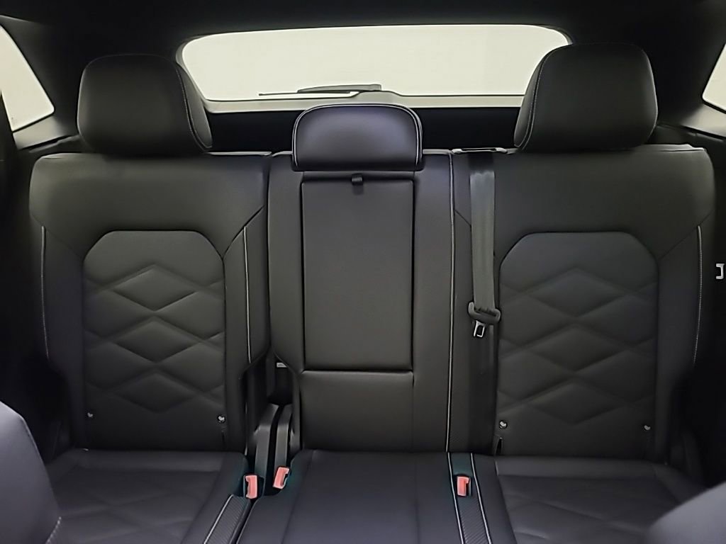 Used 2025 Volkswagen Atlas Cross Sport SE image 27