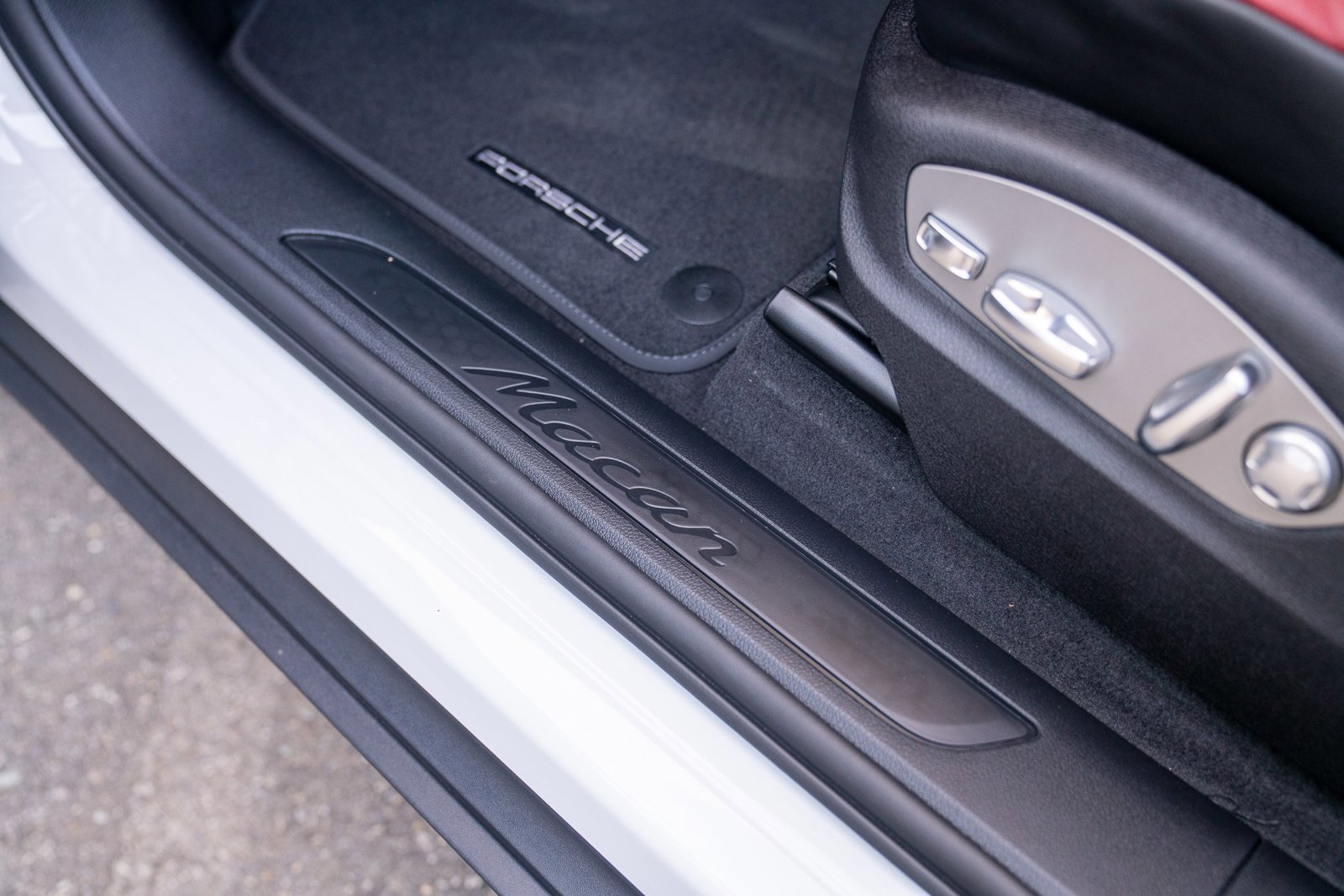 Certified 2025 Porsche Macan image 11