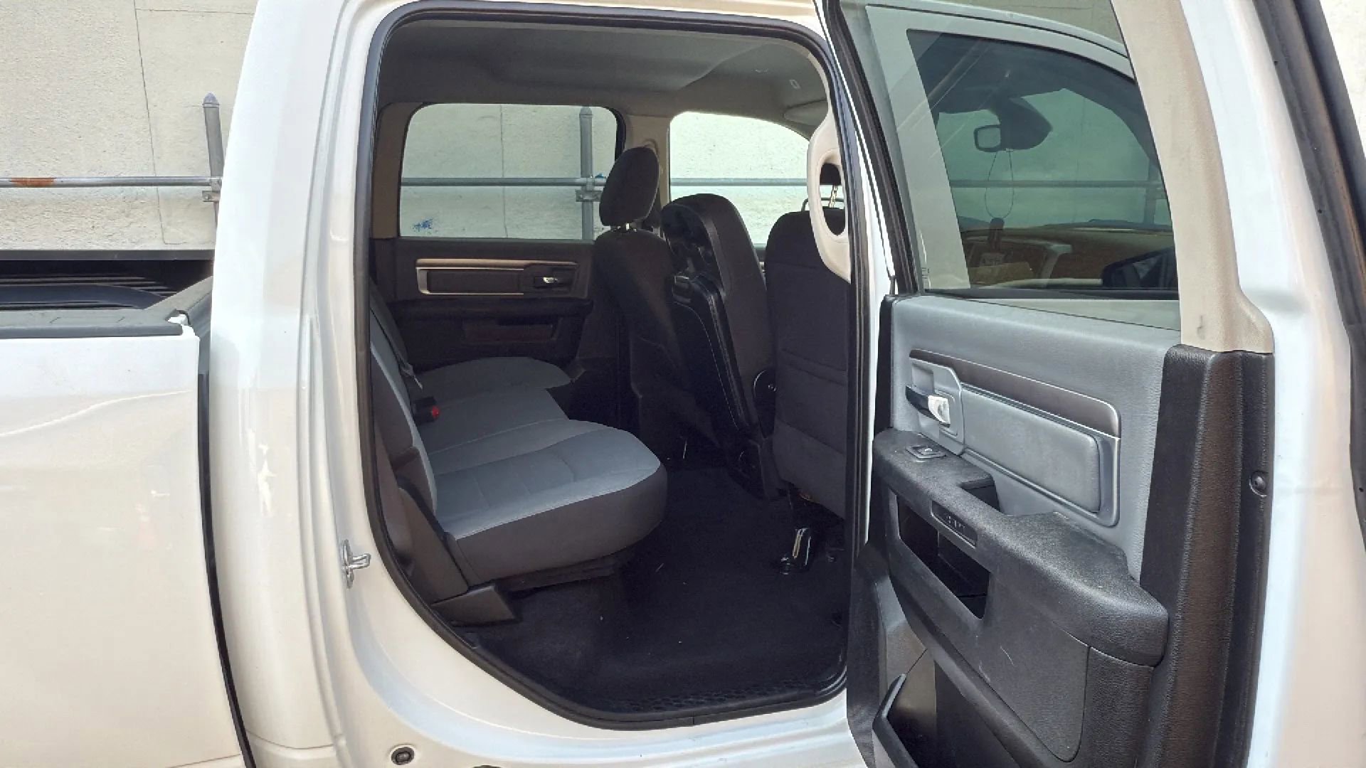 Used 2022 RAM 1500 Classic SLT w/ Protection Group AWD/4WD image 23