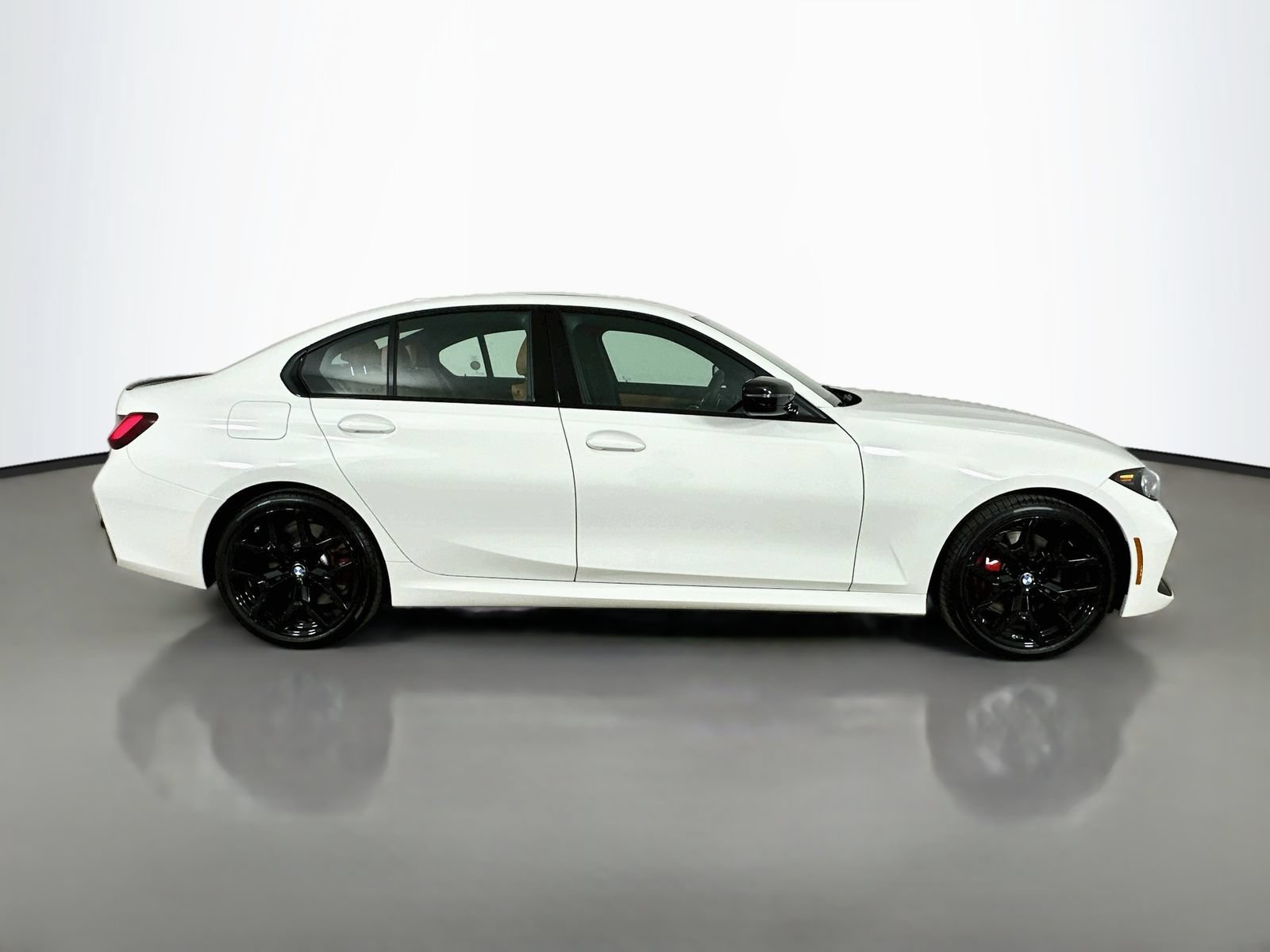New 2026 BMW 330i xDrive Sedan w/ M Sport Package AWD/4WD image 4