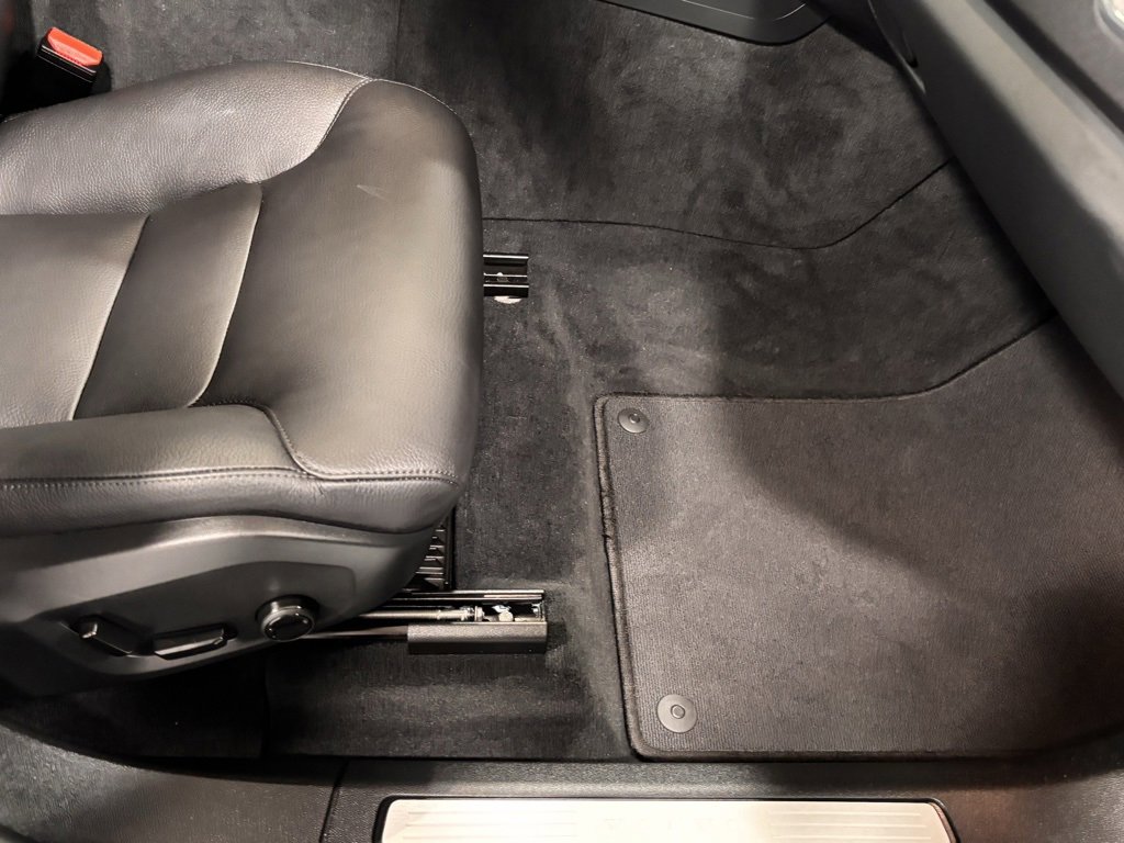 Certified 2025 Volvo XC60 B5 Plus image 17