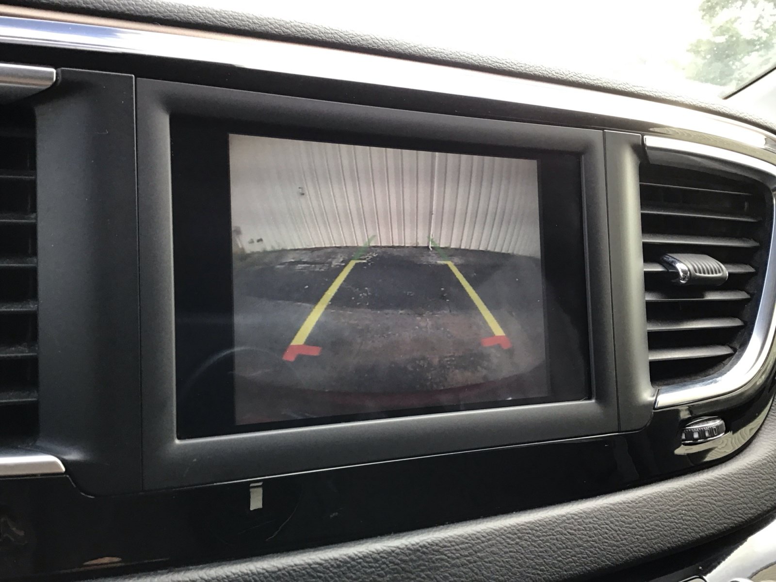 Used 2018 Chrysler Pacifica L FWD image 3
