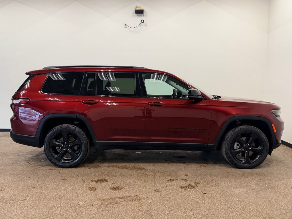 Used 2023 Jeep Grand Cherokee L Limited w/ Black Appearance Package image 9