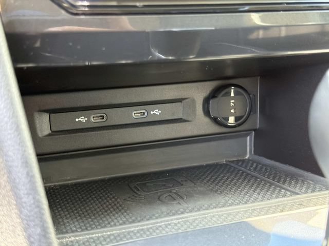 Certified 2023 Volkswagen Tiguan SE FWD image 22
