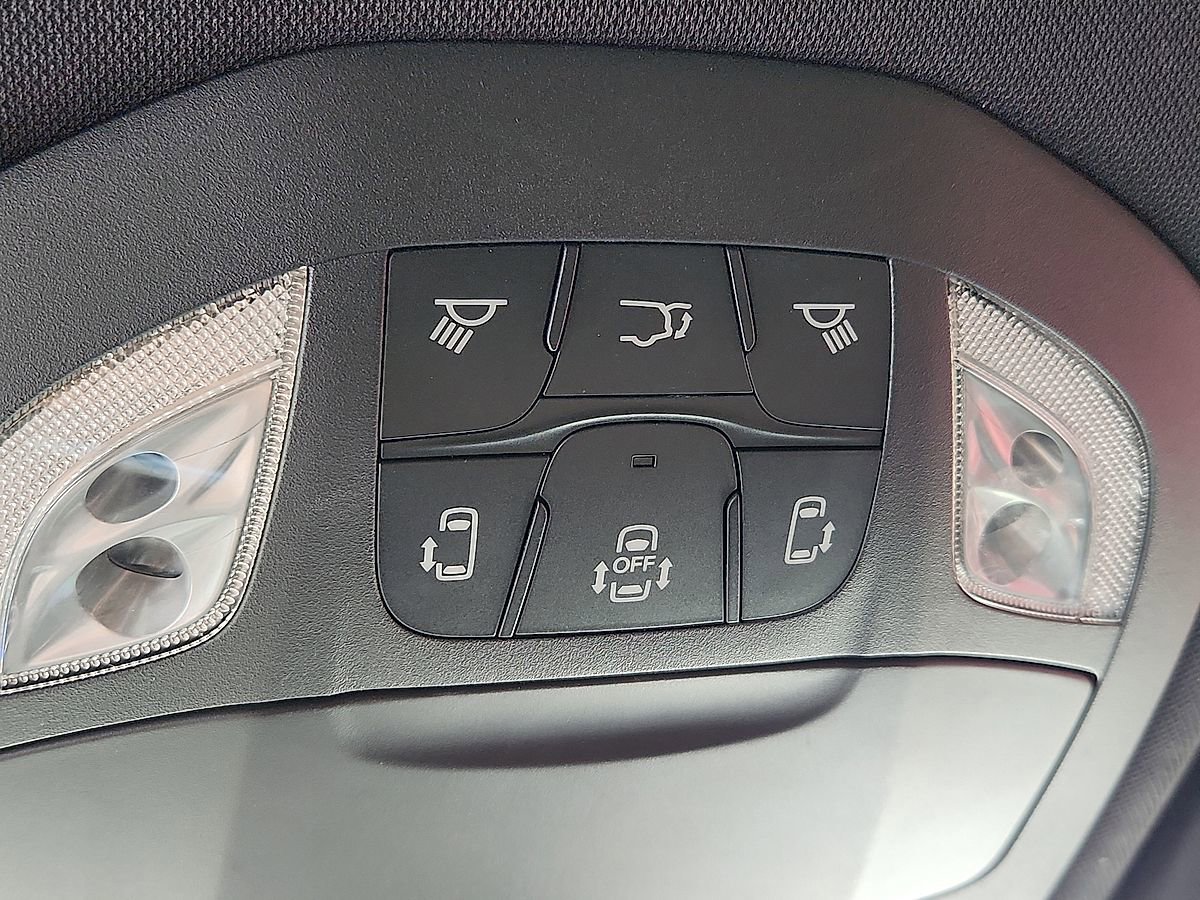 Used 2025 Chrysler Pacifica Select FWD image 10