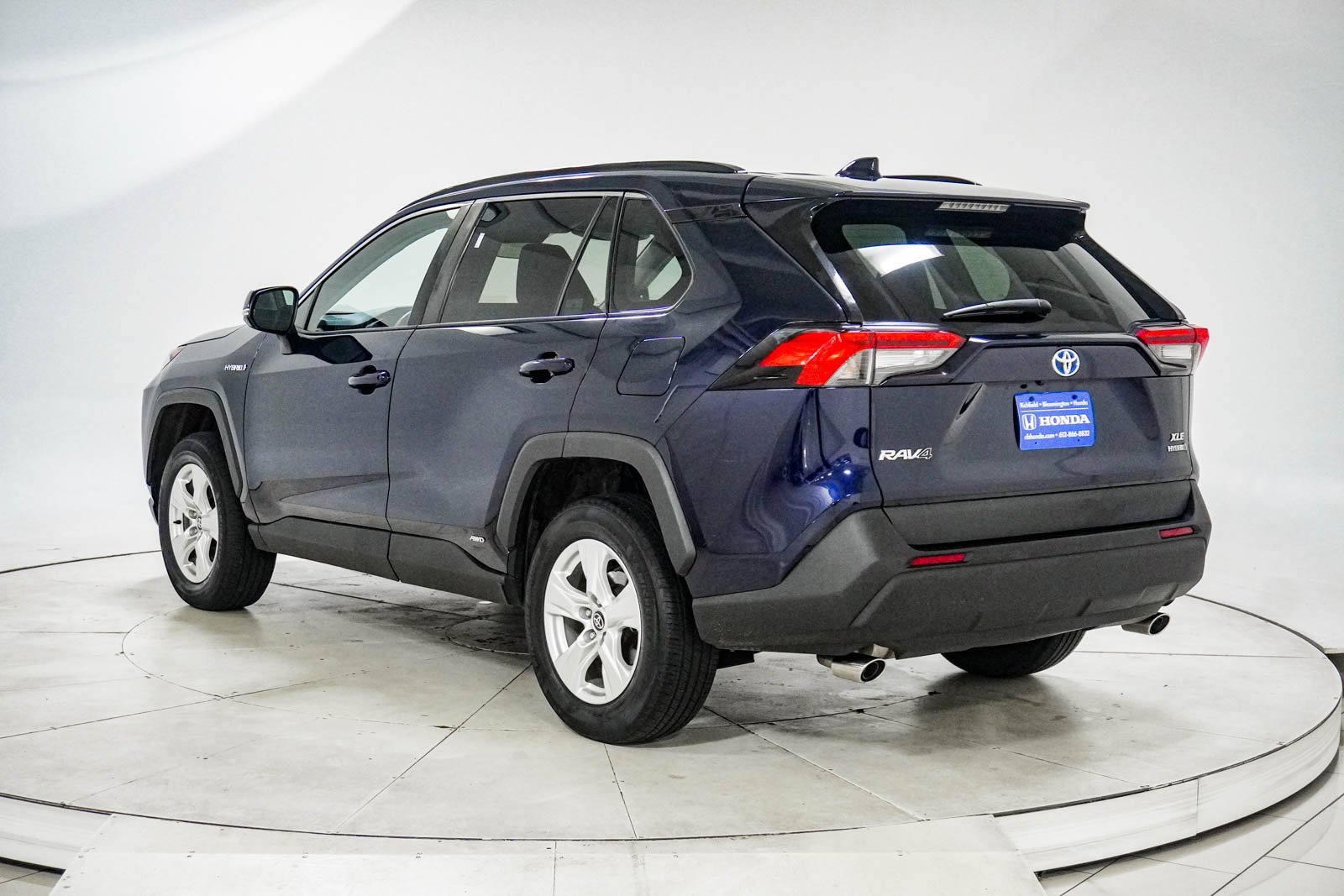 Used 2021 Toyota RAV4 XLE w/ XLE Grade Weather Package image 6