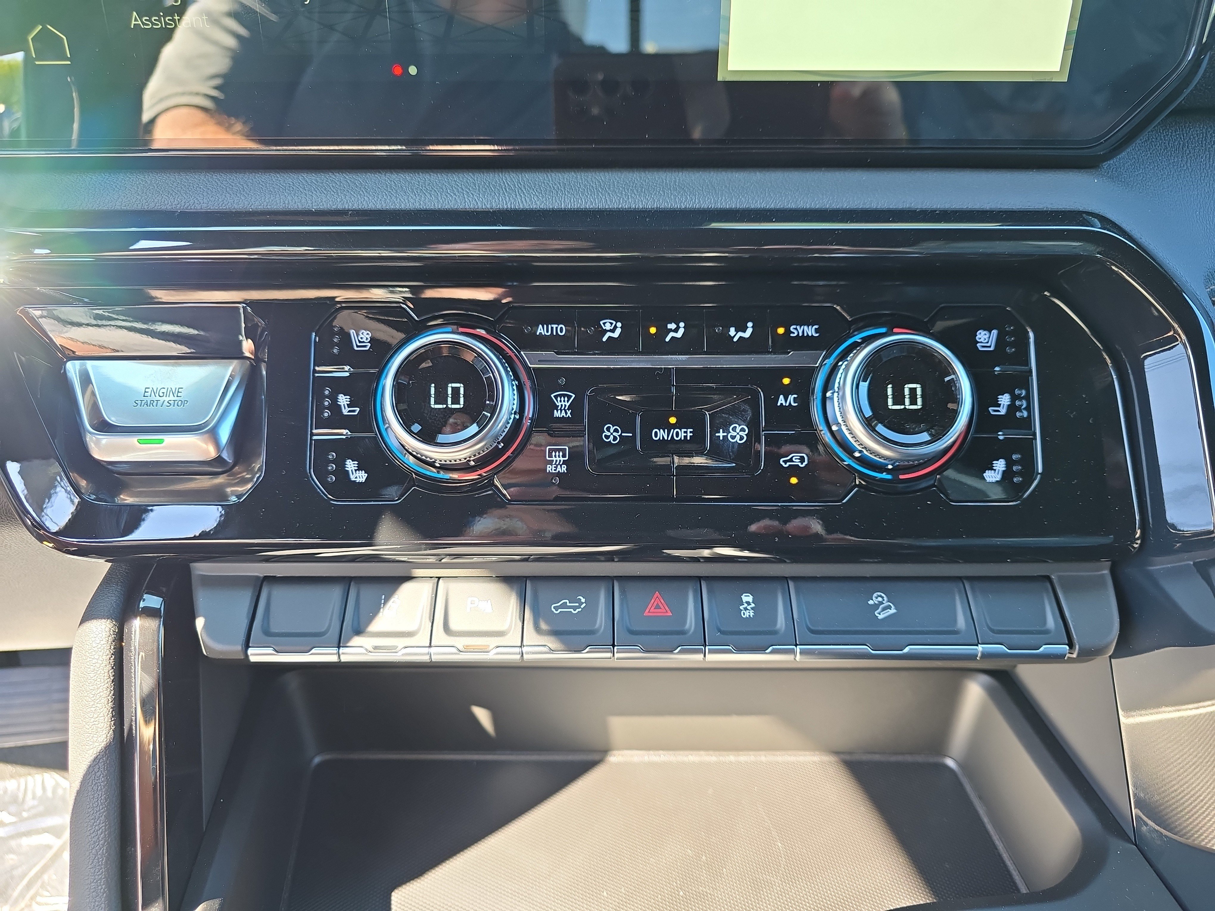 New 2026 GMC Sierra 2500 AT4 w/ AT4 Premium Plus Package AWD/4WD image 28