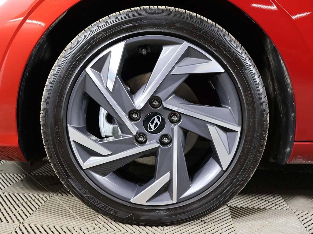 Certified 2025 Hyundai Elantra Limited image 19