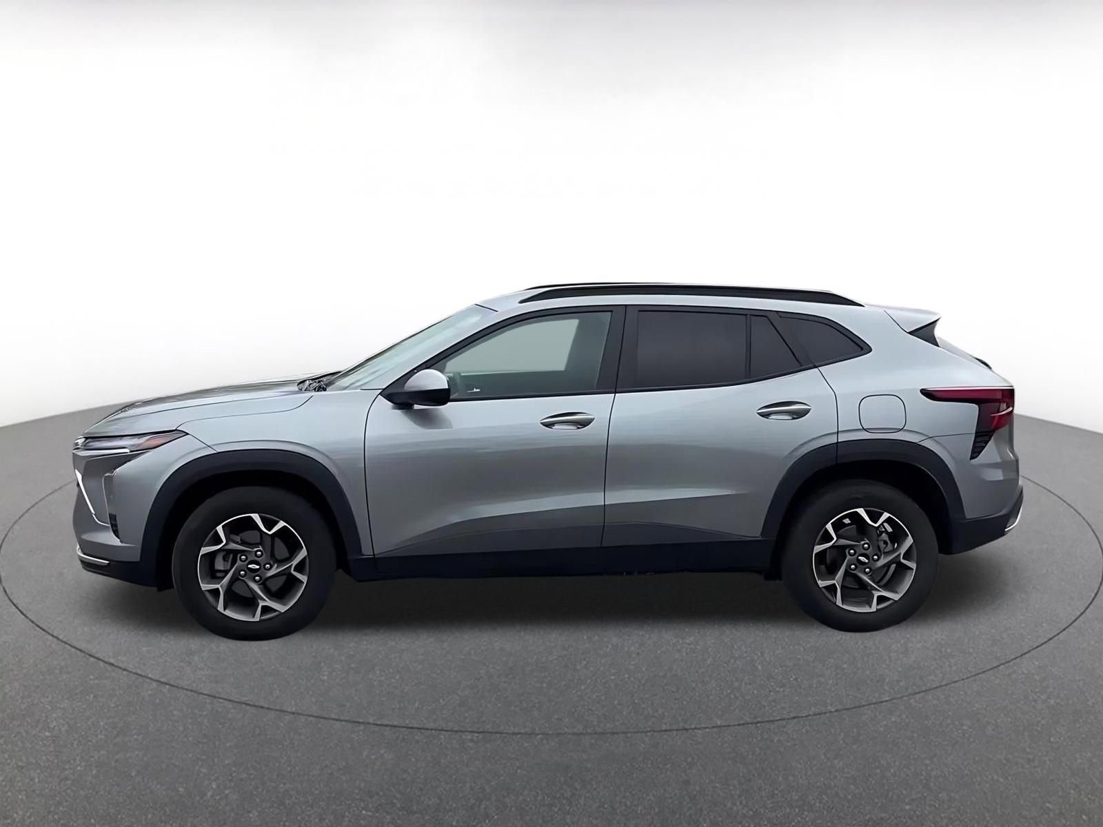 Used 2025 Chevrolet Trax LT image 9