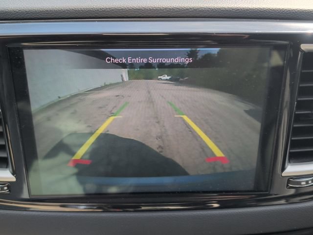 Used 2024 Chrysler Pacifica Touring-L FWD image 17