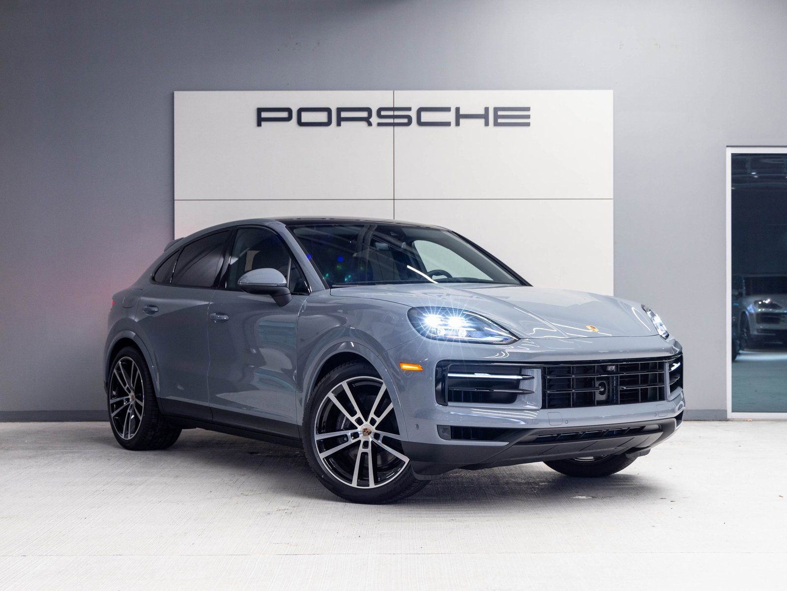 Certified 2026 Porsche Cayenne Coupe image 9