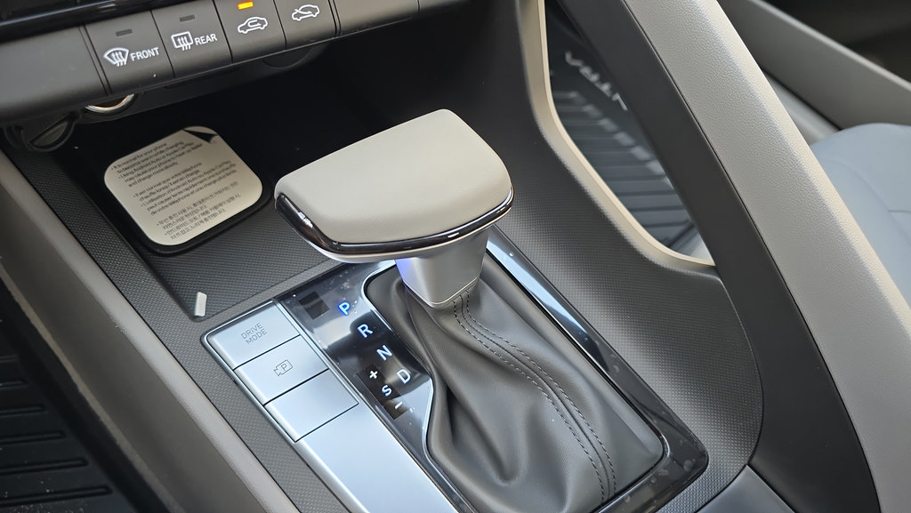 New 2026 Hyundai Elantra Sport FWD image 15