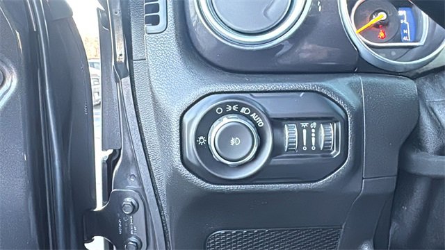 Used 2020 Jeep Wrangler Unlimited Sahara image 13