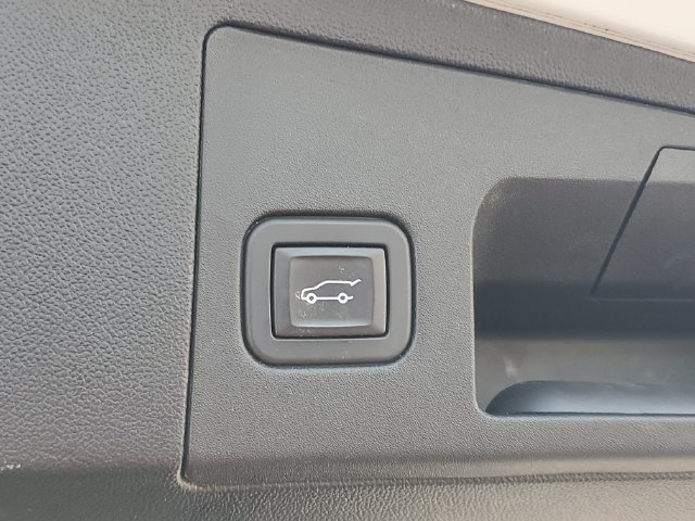 Certified 2024 Cadillac XT5 Luxury AWD/4WD image 9