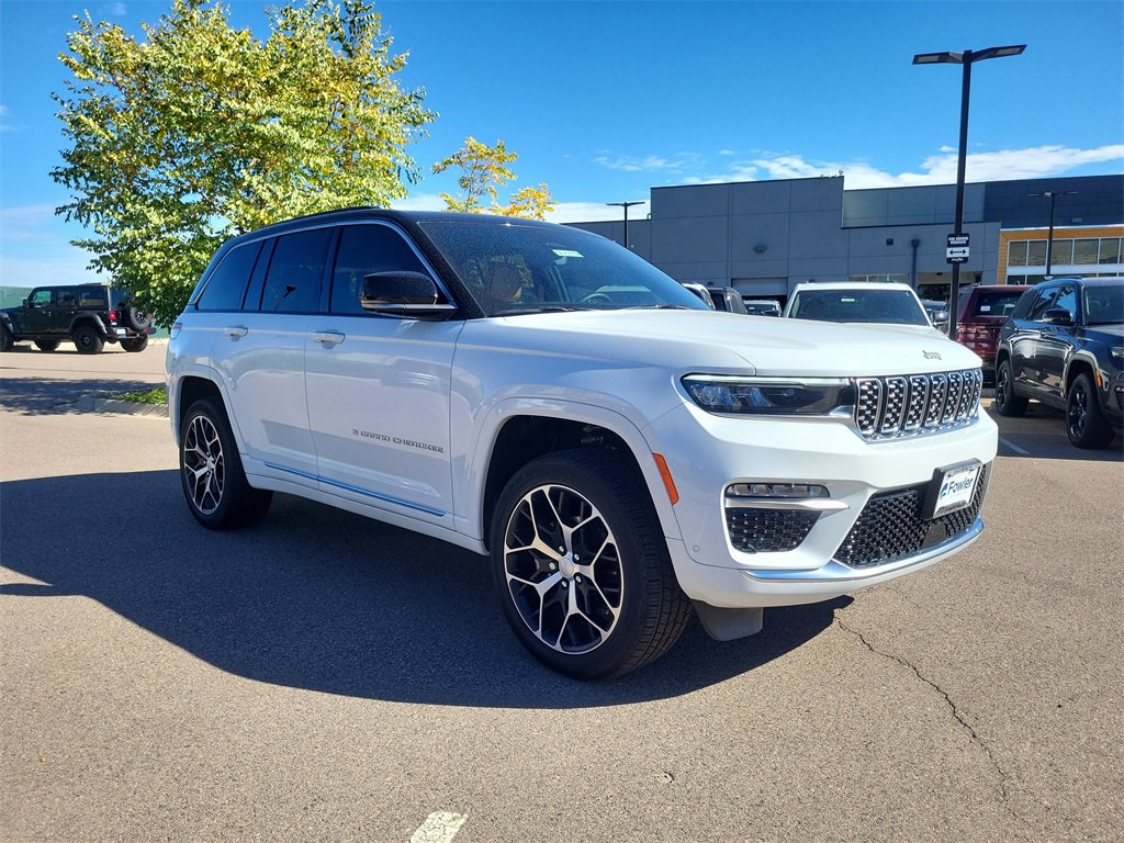 New 2025 Jeep Grand Cherokee Summit image 2