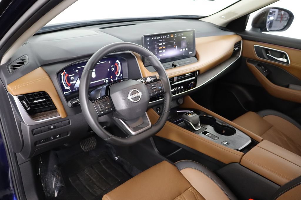 Used 2025 Nissan Rogue Platinum FWD image 27