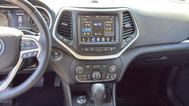 Used 2016 Jeep Cherokee Overland w/ Technology Group AWD/4WD image 22