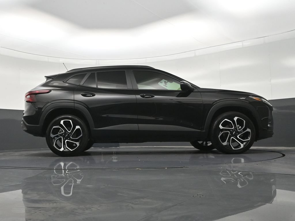 Used 2025 Chevrolet Trax RS FWD image 28