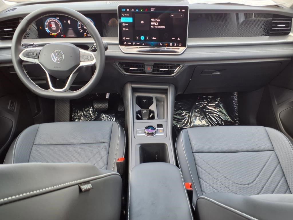 New 2025 Volkswagen Tiguan SE image 9