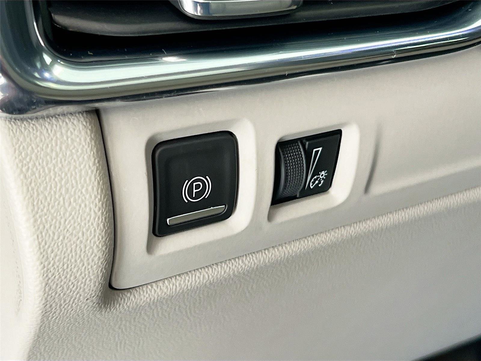 Used 2020 Cadillac XT4 Premium Luxury image 15