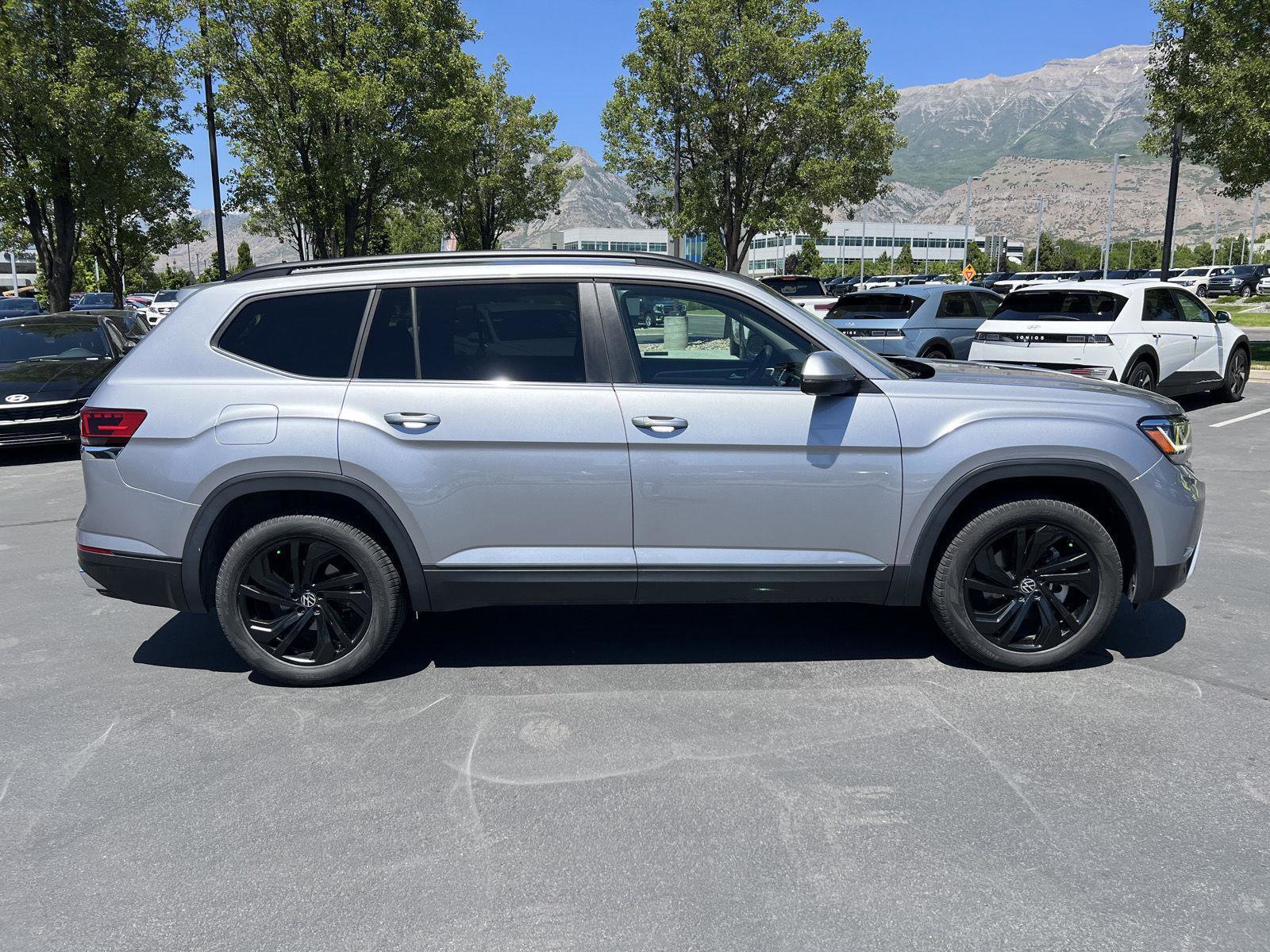 Used 2023 Volkswagen Atlas SE AWD/4WD image 6