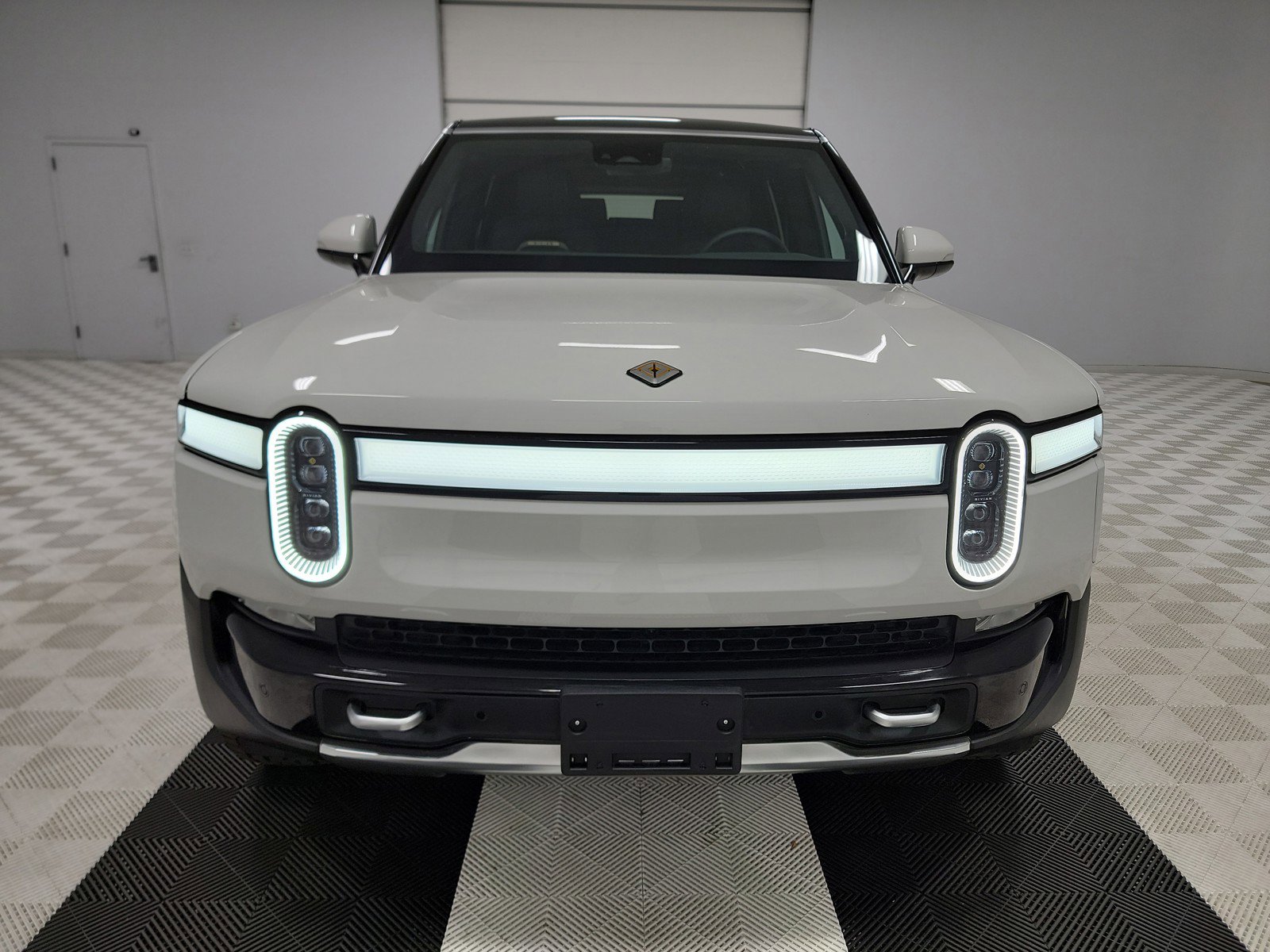 Used 2024 Rivian R1S Adventure image 8
