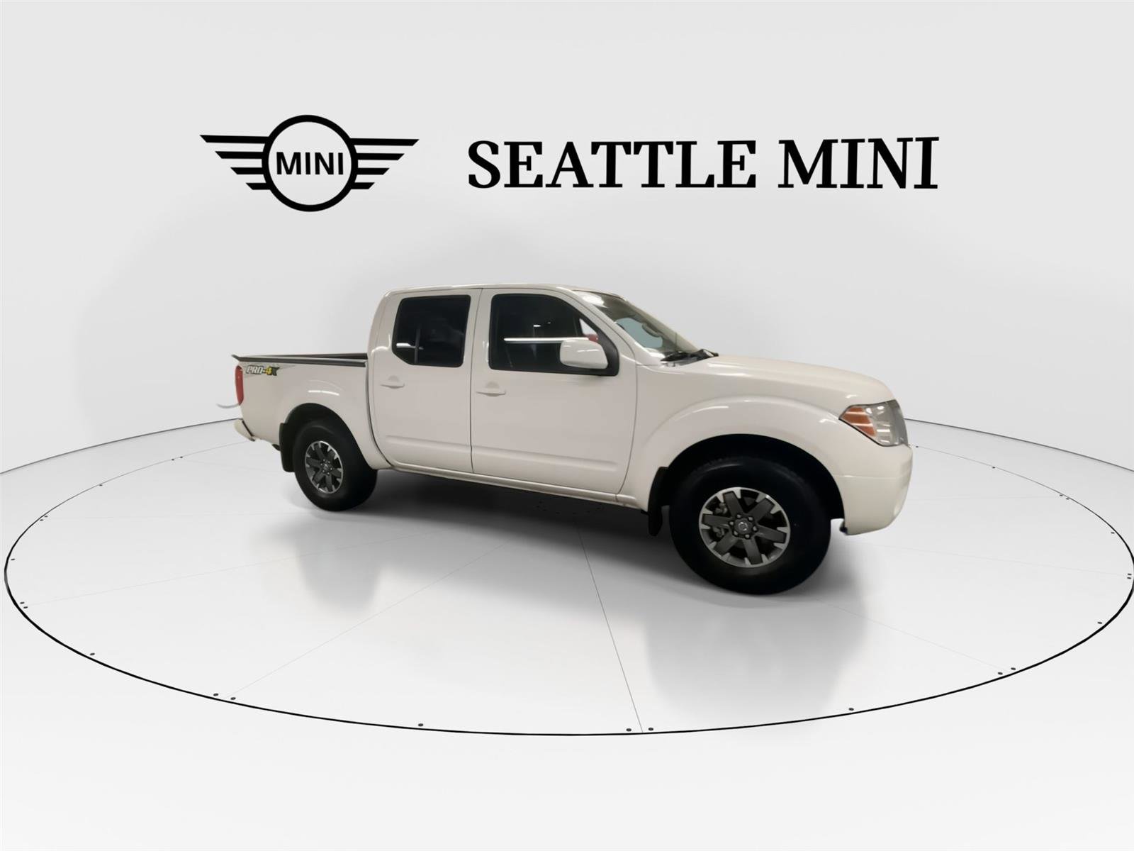 Used 2016 Nissan Frontier PRO-4X AWD/4WD image 2