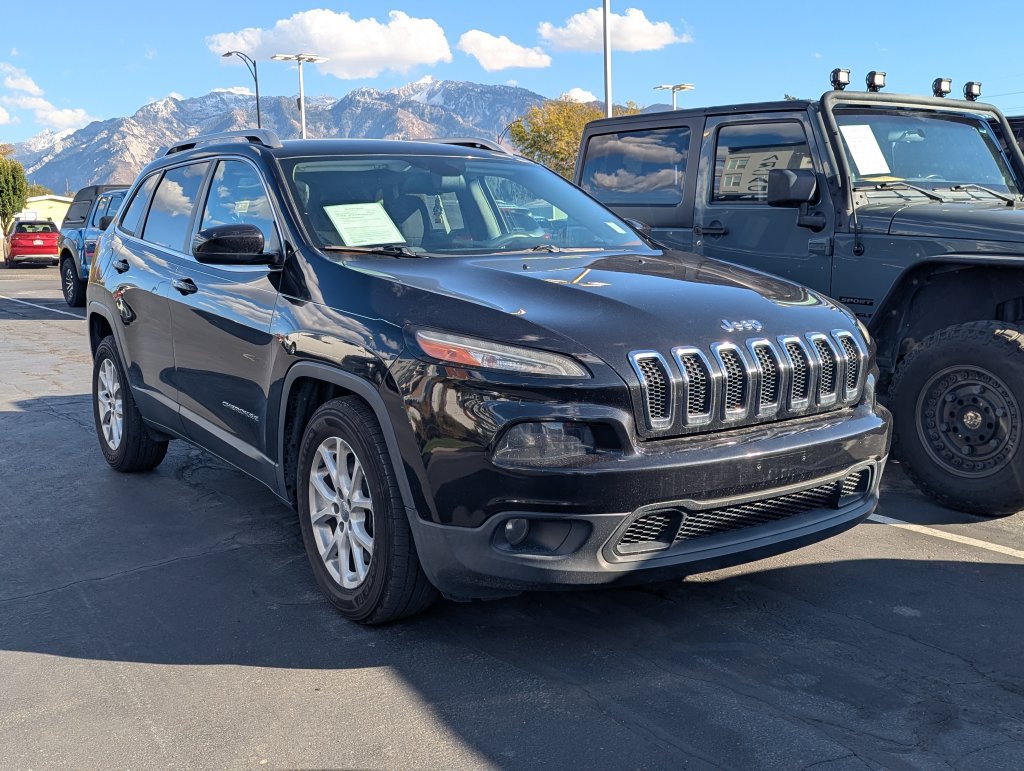 Used 2016 Jeep Cherokee Latitude w/ Comfort/Convenience Group FWD image 1
