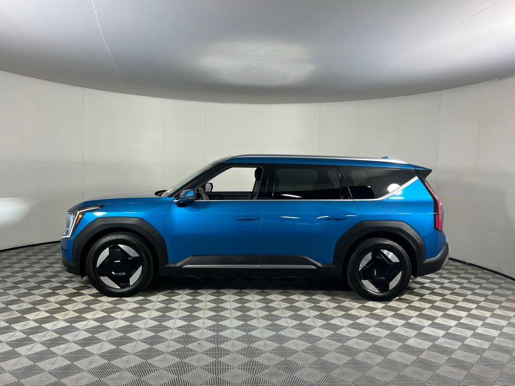 Used 2025 Kia EV9 Wind image 12