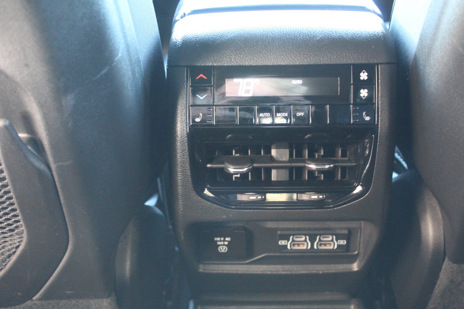 Used 2024 Jeep Grand Cherokee L Limited w/ Luxury Tech Group II image 29